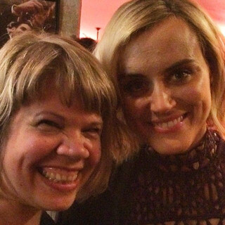  netflixpartyberlin: die beifahrerin und taylor schilling