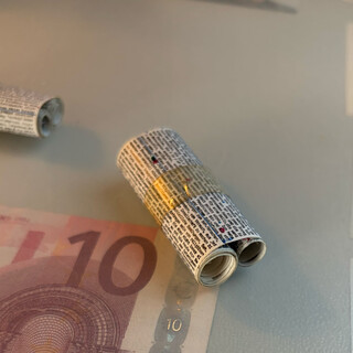 foto eines rollbaren pfuschzettels meiner mutter aus den sp&auml;ten 70ern oder fr&uuml;hen achtzigern mit sehr klein-kopierten schrift