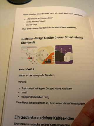 foto des buchs, das die beifahrerin mir geschenkt hat. man sieht dialoge die sie mit chatGPT gef&uuml;hrt hat um (vergeblich) ein geschenk g&uuml; mich zu finden.