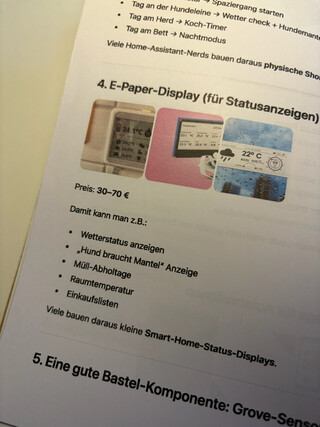 foto des buchs, das die beifahrerin mir geschenkt hat. man sieht dialoge die sie mit chatGPT gef&uuml;hrt hat um (vergeblich) ein geschenk g&uuml; mich zu finden.