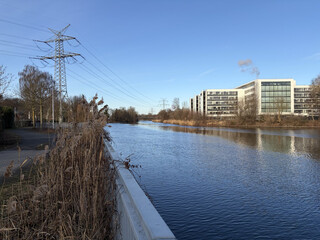 foto der spree auf der h&ouml;he der BSH hausger&auml;te gmbh vom kn&uuml;ppeldamm aus aufgenommen