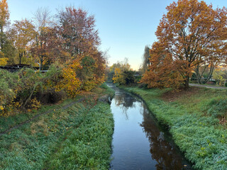 foto von der panke auf der br&uuml;cke auf der h&ouml;he der gustav-b&ouml;&szlig;-sportanlage
