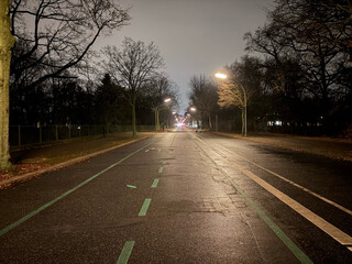 blick auf die fr&uuml;hmorgentliche ungarnstrasse in richtung m&uuml;llersrasse