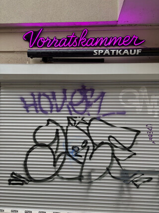foto des geschlossenen sp&auml;tis in der kameruner str. 9, der nach dem umbau jetzt &bdquo;vorratskammer&ldquo; heisst